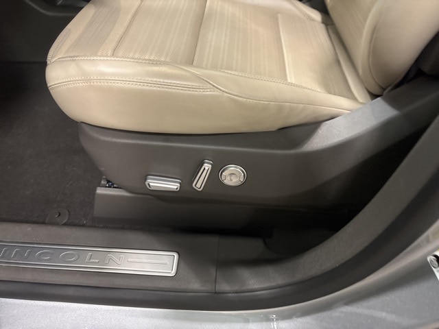 Vehicle Image 27