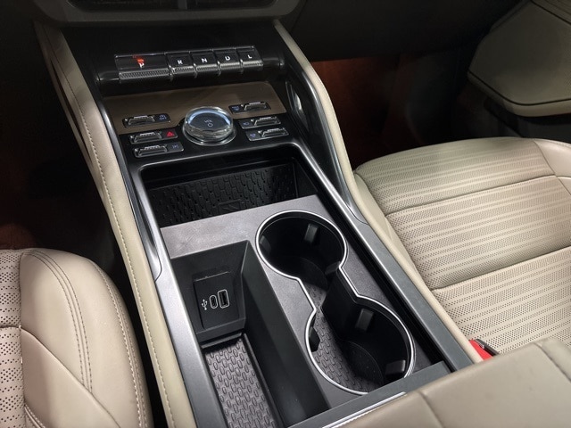 Vehicle Image 32
