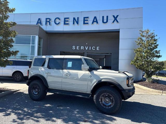 2025 Ford Bronco 4-Door Outer Banks's photo