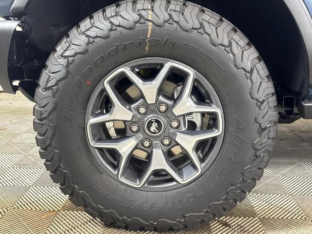 New 2025 Azure Gray Metallic Tri-Coat Ford Badlands® image 18