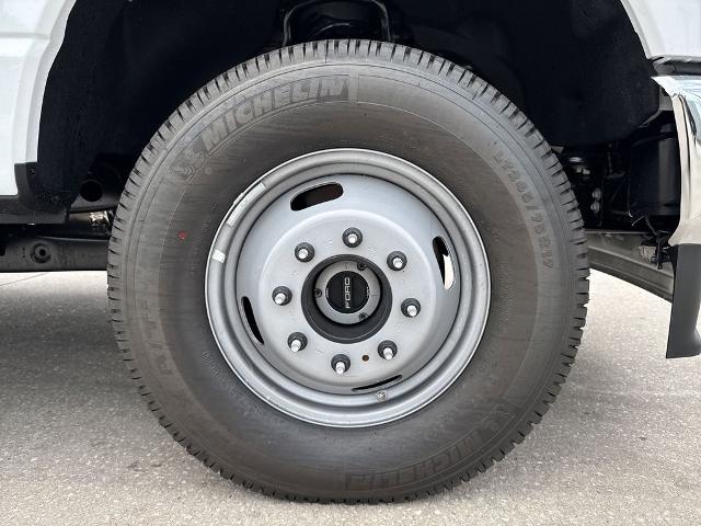 New 2025 Oxford White Ford F-350® XL image 13
