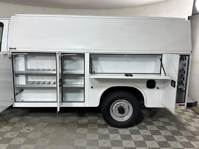 New 2026 Oxford White Ford E-350 SRW image 12