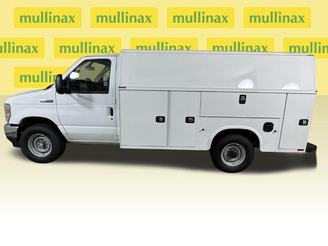 New 2026 Oxford White Ford E-350 SRW image 2