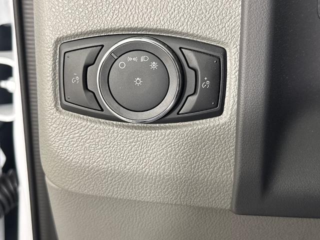 New 2026 Oxford White Ford E-350 SRW image 22
