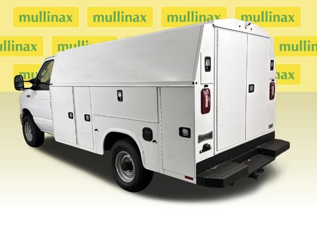 New 2026 Oxford White Ford E-350 SRW image 3