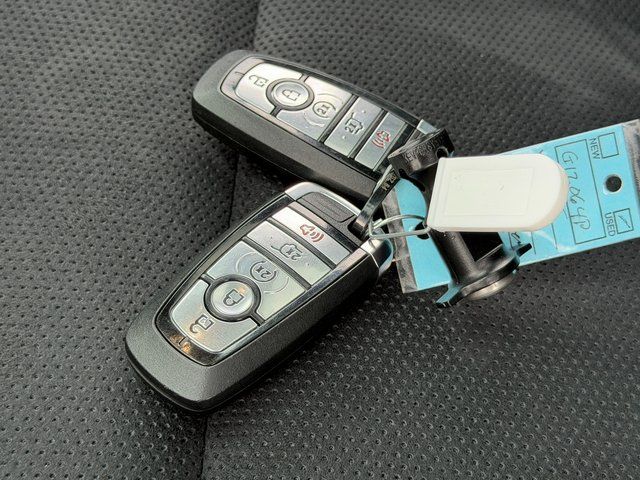 Used 2025 Vapor Blue Ford  image 27