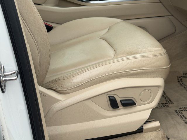 Used 2019 Carrara White Audi  image 32