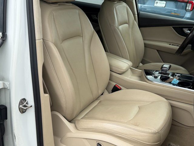 Used 2019 Carrara White Audi  image 33