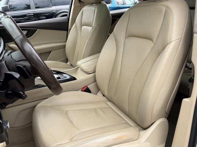 Used 2019 Carrara White Audi  image 9