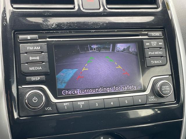 Used 2017 Khaki Nissan  image 17