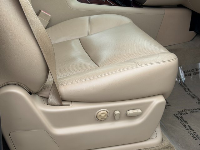 Used 2011 Summit White Chevrolet  image 14
