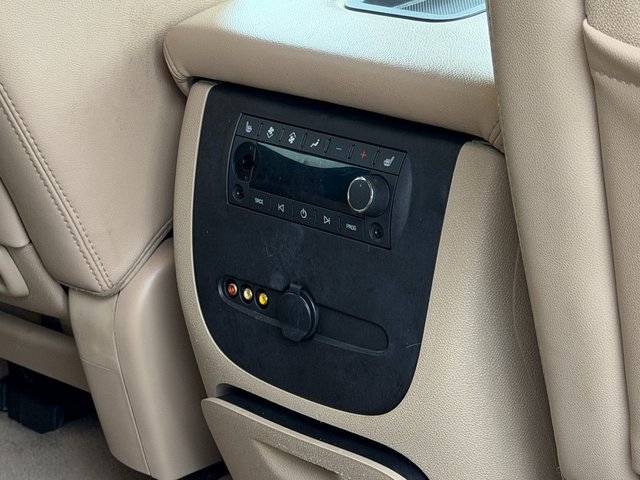 Used 2011 Summit White Chevrolet  image 16