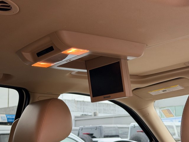 Used 2011 Summit White Chevrolet  image 19