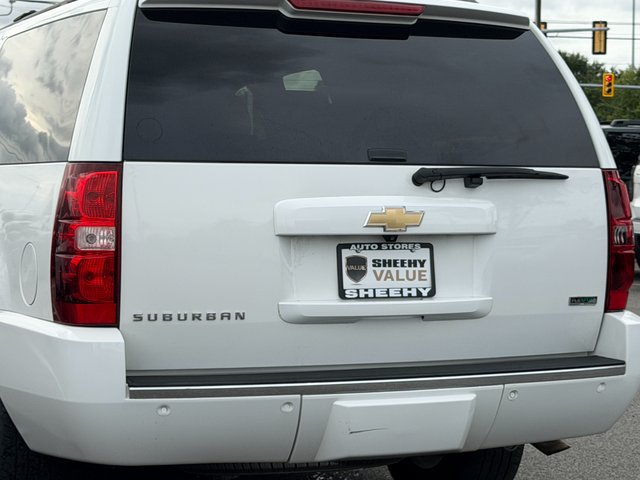Used 2011 Summit White Chevrolet  image 20
