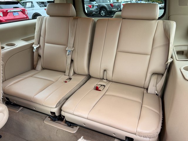 Used 2011 Summit White Chevrolet  image 23