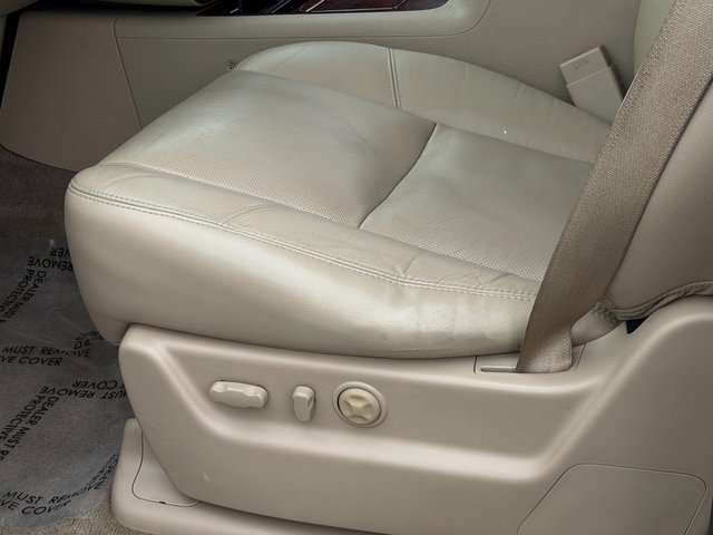Used 2011 Summit White Chevrolet  image 26