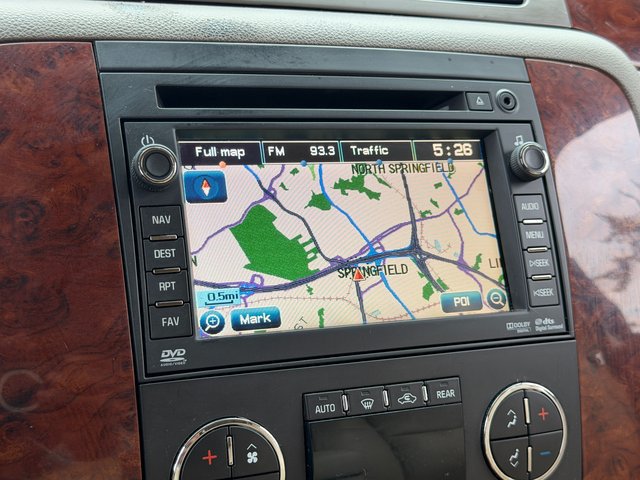 Used 2011 Summit White Chevrolet  image 27