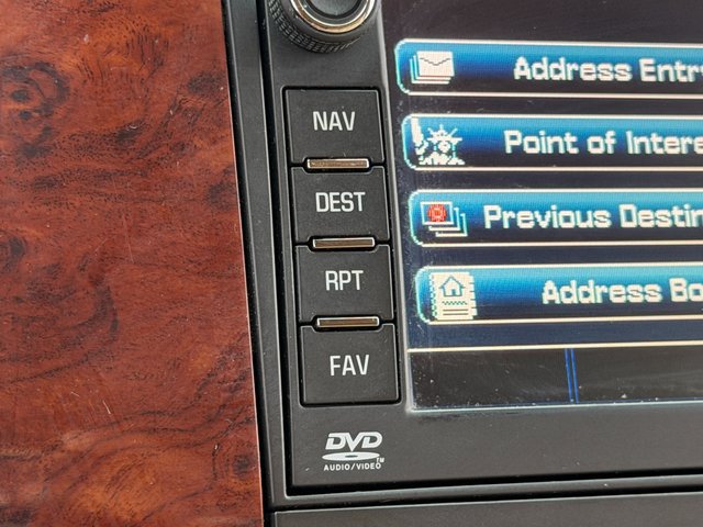 Used 2011 Summit White Chevrolet  image 28