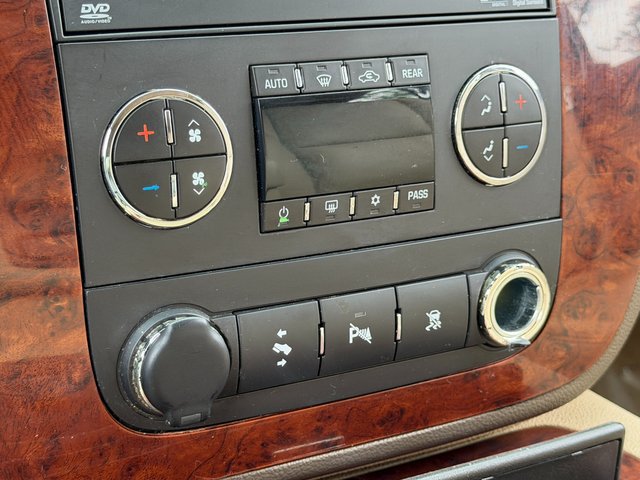 Used 2011 Summit White Chevrolet  image 30