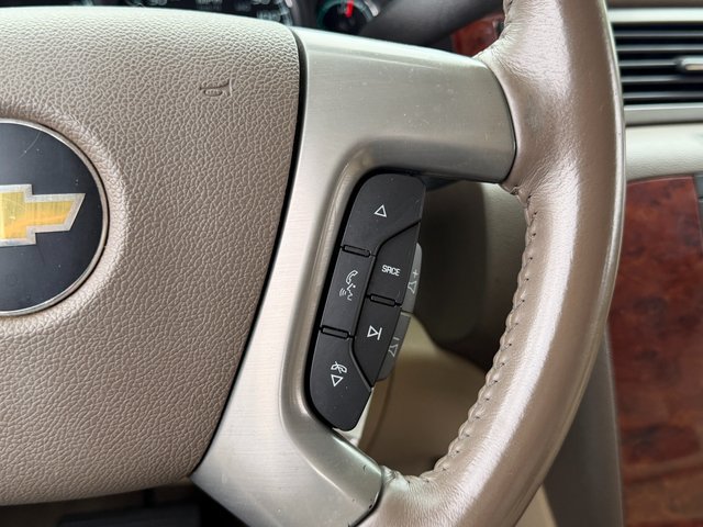 Used 2011 Summit White Chevrolet  image 33