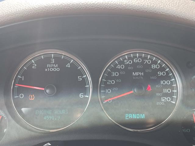 Used 2011 Summit White Chevrolet  image 4