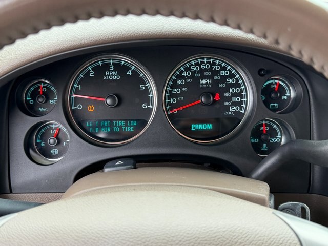 Used 2011 Summit White Chevrolet  image 5