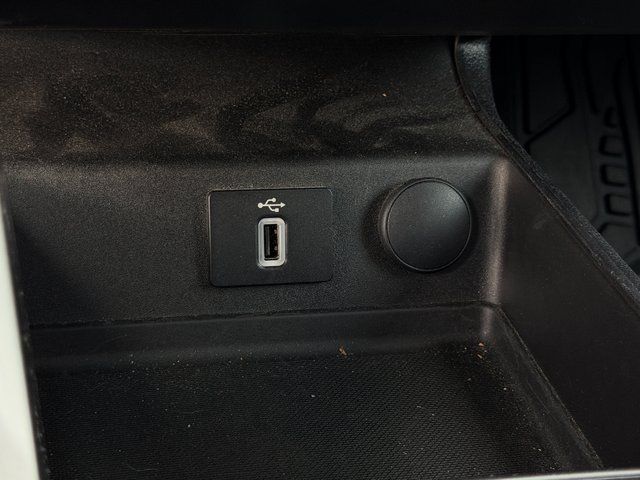 Used 2018 Magnetic Metallic Ford  image 22