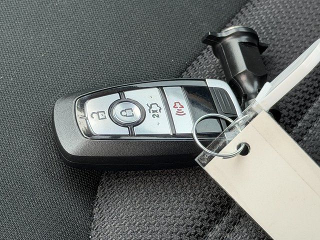 Used 2018 Magnetic Metallic Ford  image 40
