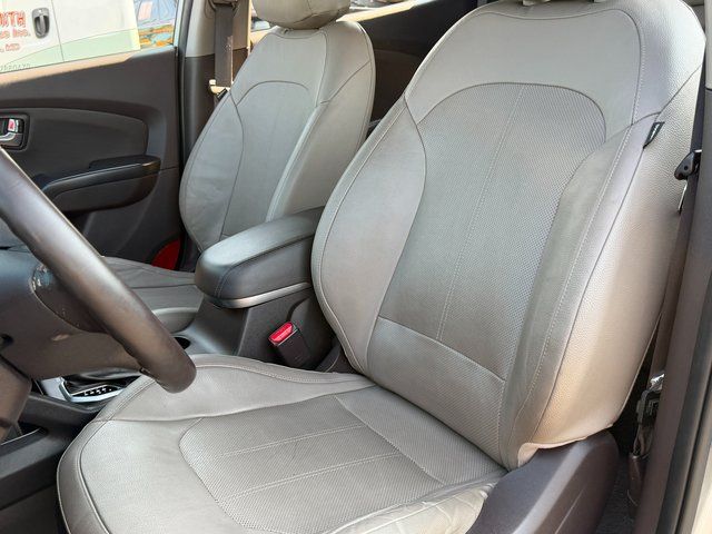 Used 2015 Graphite Gray Hyundai  image 6