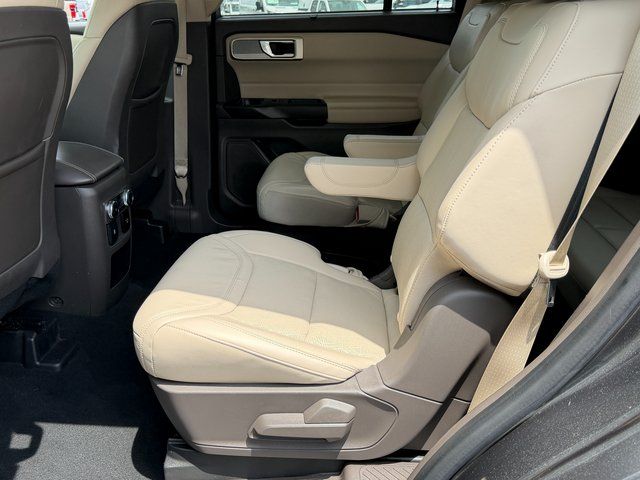 Used 2020 Magnetic Metallic Ford  image 24