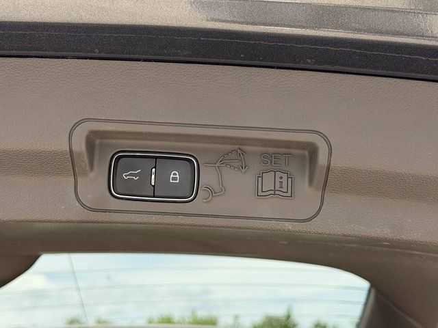 Used 2020 Magnetic Metallic Ford  image 39