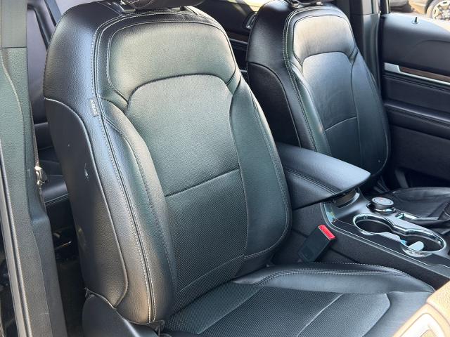 Used 2017 Shadow Black Ford  image 32