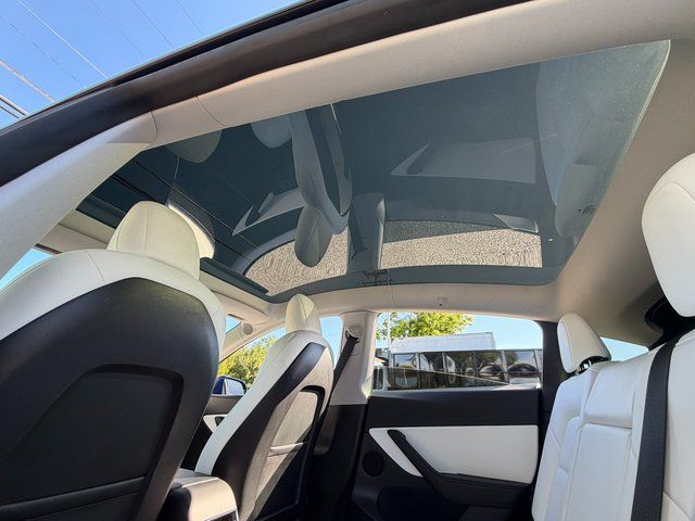 Used 2021 Deep Blue Metallic Tesla  image 11