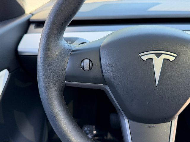 Used 2021 Deep Blue Metallic Tesla  image 18