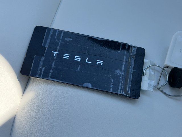 Used 2021 Deep Blue Metallic Tesla  image 27