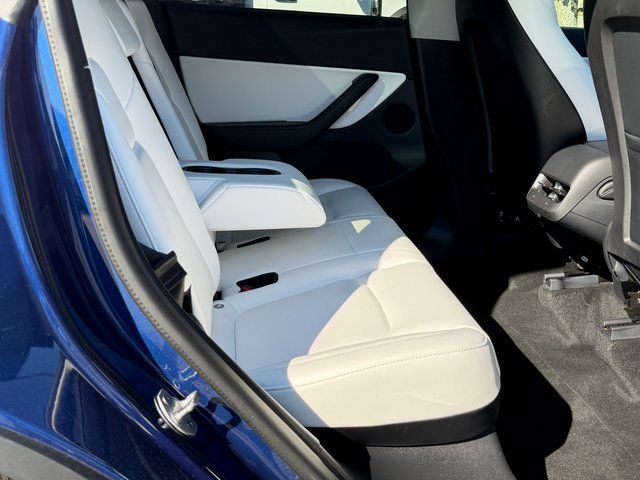 Used 2021 Deep Blue Metallic Tesla  image 32