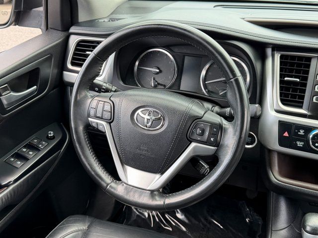 Used 2015 Attitude Black Metallic Toyota  image 19