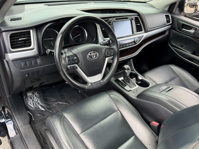 Used 2015 Attitude Black Metallic Toyota  image 20