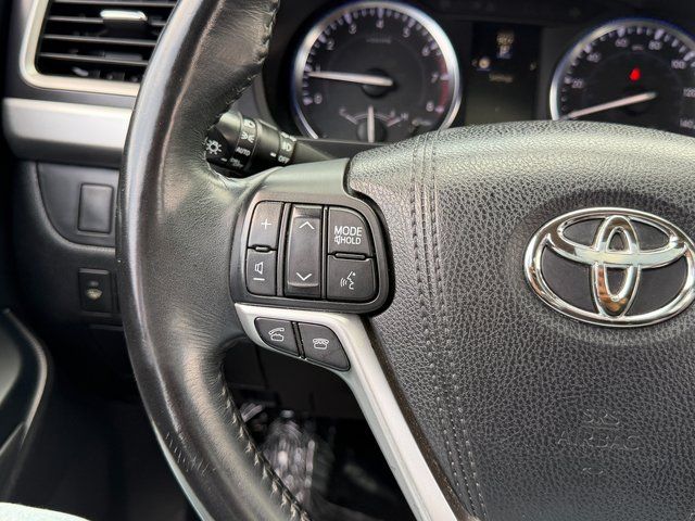 Used 2015 Attitude Black Metallic Toyota  image 22