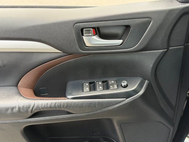Used 2015 Attitude Black Metallic Toyota  image 27