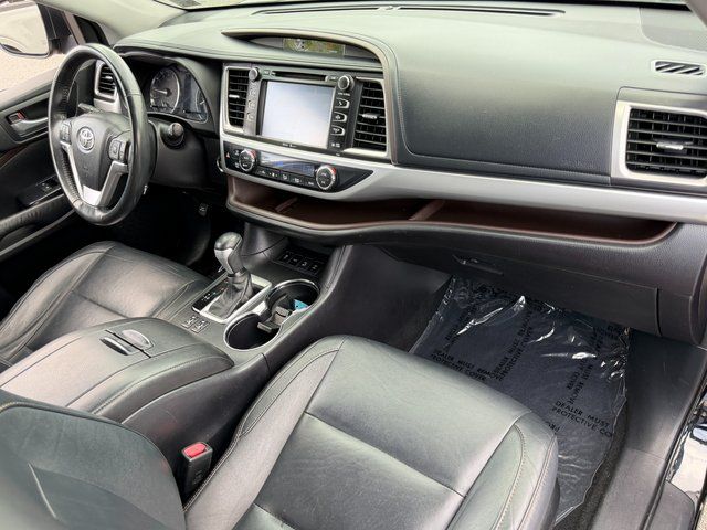 Used 2015 Attitude Black Metallic Toyota  image 34