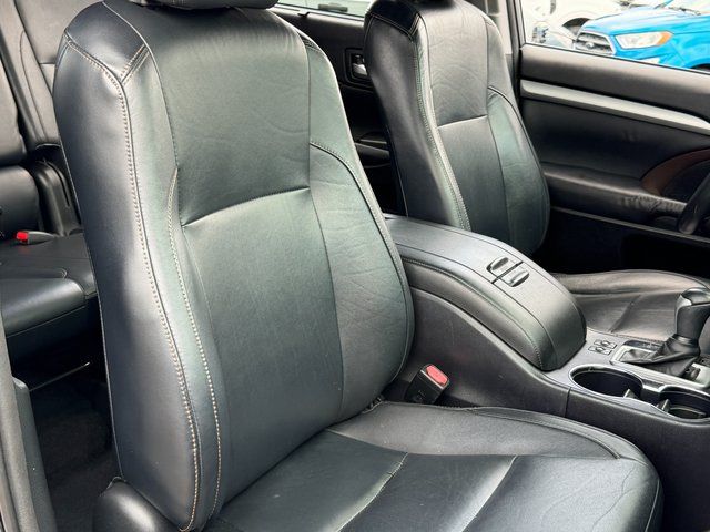 Used 2015 Attitude Black Metallic Toyota  image 36
