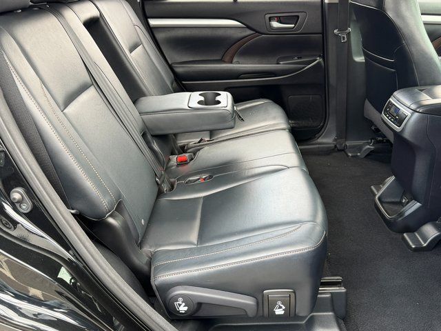 Used 2015 Attitude Black Metallic Toyota  image 37