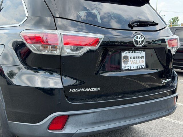 Used 2015 Attitude Black Metallic Toyota  image 40