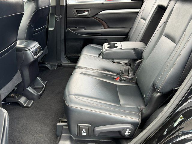 Used 2015 Attitude Black Metallic Toyota  image 7