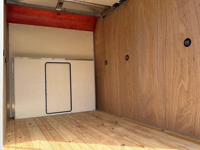 New 2025 Oxford White Ford E-350 SRW image 29