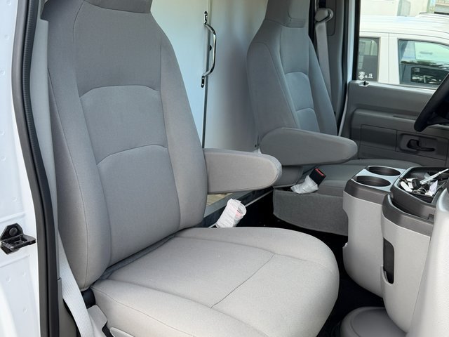 New 2027 Oxford White Ford 12' DURACUBE image 45