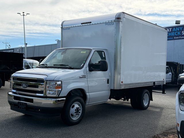 New 2027 Oxford White Ford 12' DURACUBE image 32