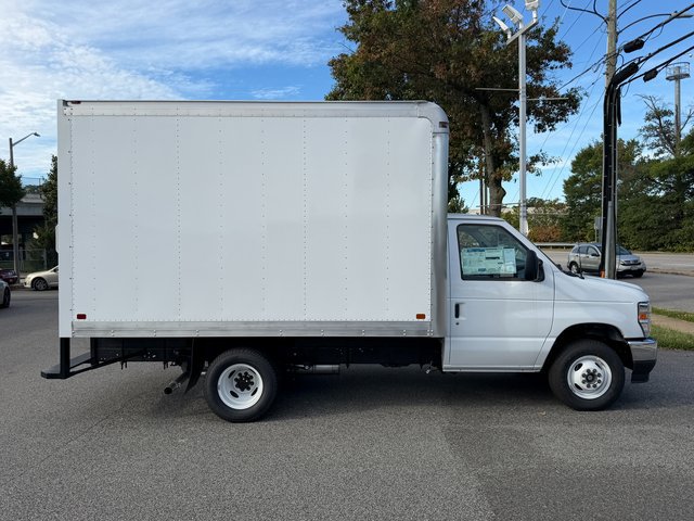New 2027 Oxford White Ford 12' DURACUBE image 33