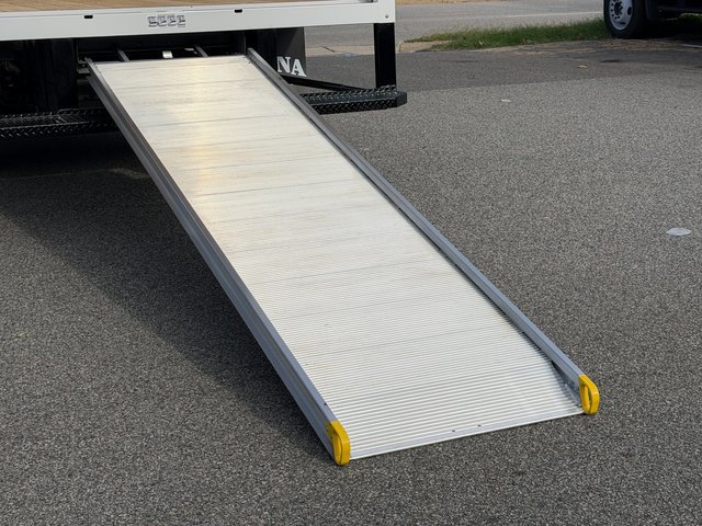 New 2027 Oxford White Ford 12' DURACUBE image 37